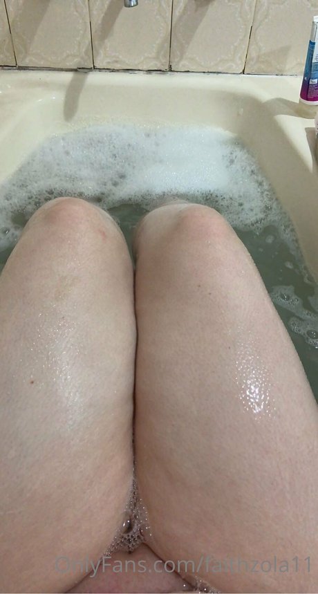 Naakte gelekte OnlyFans-foto van Faithzola11