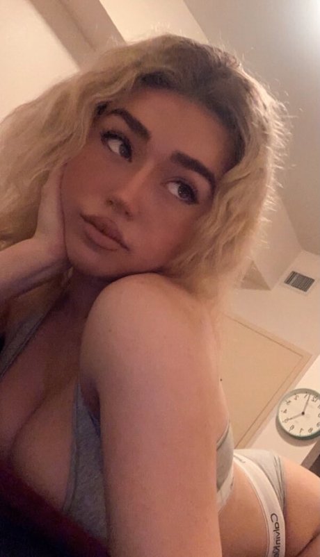 Naakte gelekte OnlyFans-foto van Sukashawty