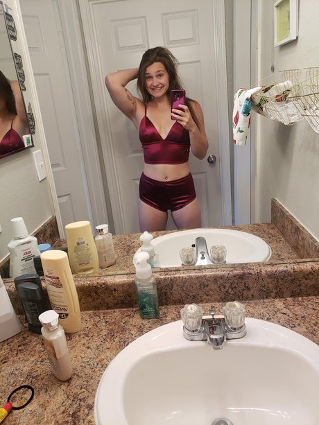 Naakte gelekte OnlyFans-foto van Queen Amber