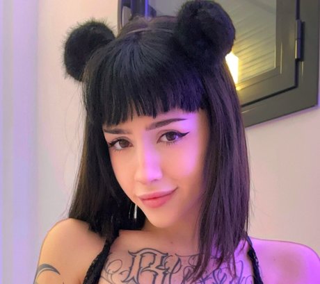 Naakte gelekte OnlyFans-foto van Lolita18