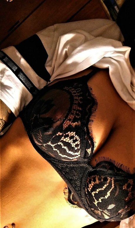 Naakte gelekte OnlyFans-foto van Missna7asha