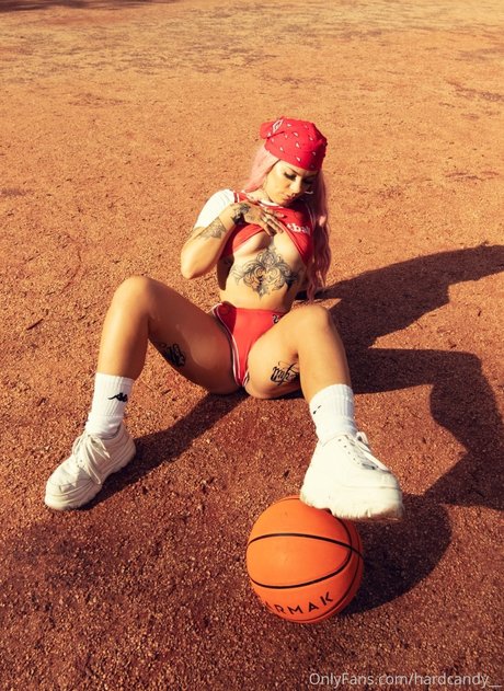 Naakte gelekte OnlyFans-foto van Hard Candy