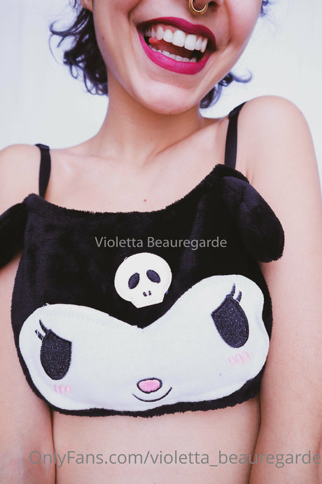 Naakte gelekte OnlyFans-foto van Violetta Beauregarde