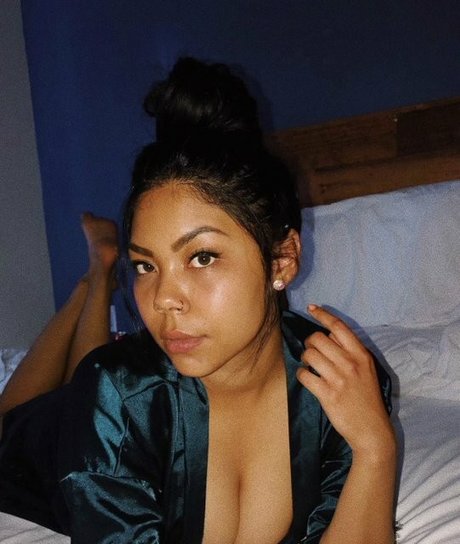 Naakte gelekte OnlyFans-foto van Aly8008cat