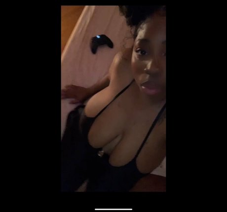 Naakte gelekte OnlyFans-foto van Beatrixx
