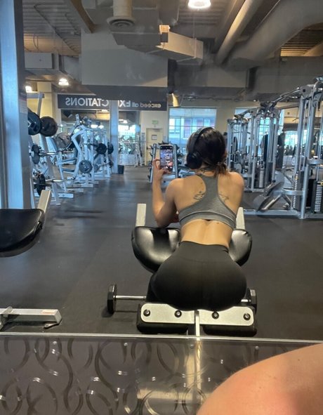 Naakte gelekte OnlyFans-foto van Ogaquafina