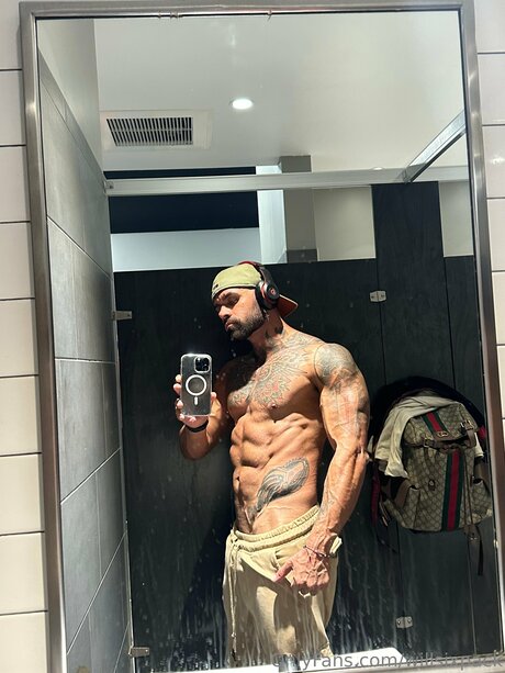 Naakte gelekte OnlyFans-foto van Willsixpack69