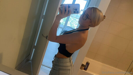 Naakte gelekte OnlyFans-foto van Ilylilaaa