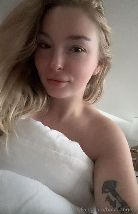 Naakte gelekte OnlyFans-foto van Babbiangela
