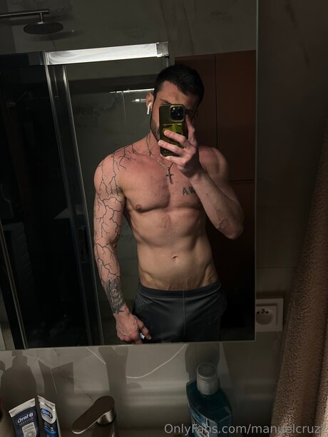 Naakte gelekte OnlyFans-foto van Manuelcruzz