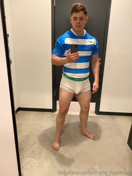 Naakte gelekte OnlyFans-foto van Charly Montnoir