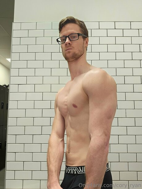 Naakte gelekte OnlyFans-foto van Cory Ryan