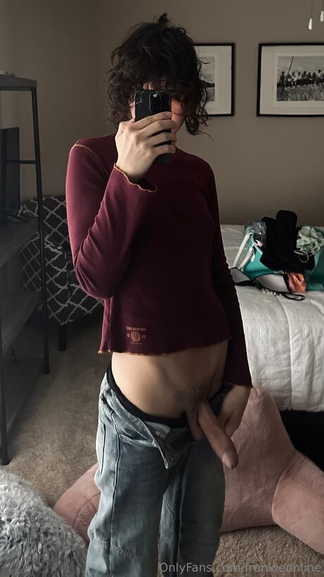 Naakte gelekte OnlyFans-foto van Frankieonline