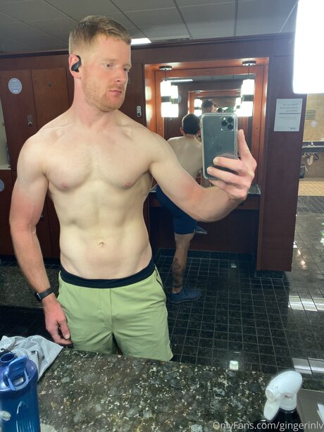 Naakte gelekte OnlyFans-foto van Gingerinlv
