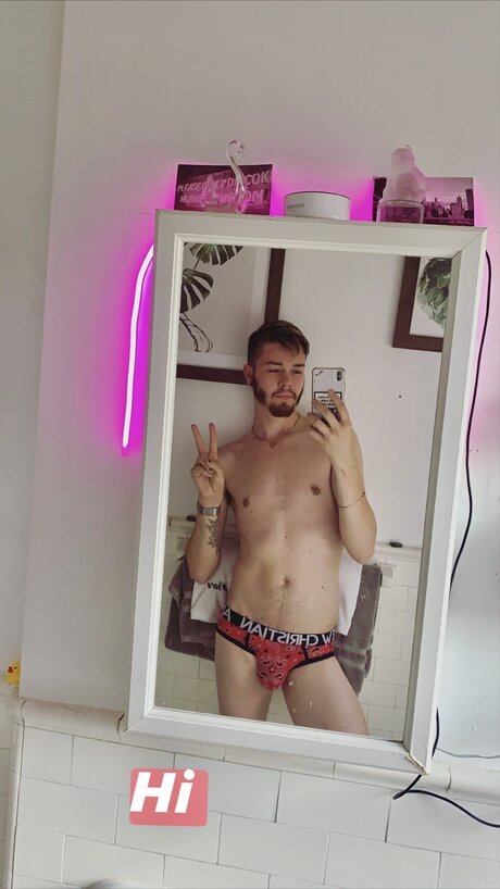 Naakte gelekte OnlyFans-foto van Garrett3