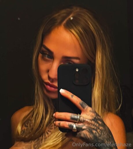 Naakte gelekte OnlyFans-foto van Elenascrib