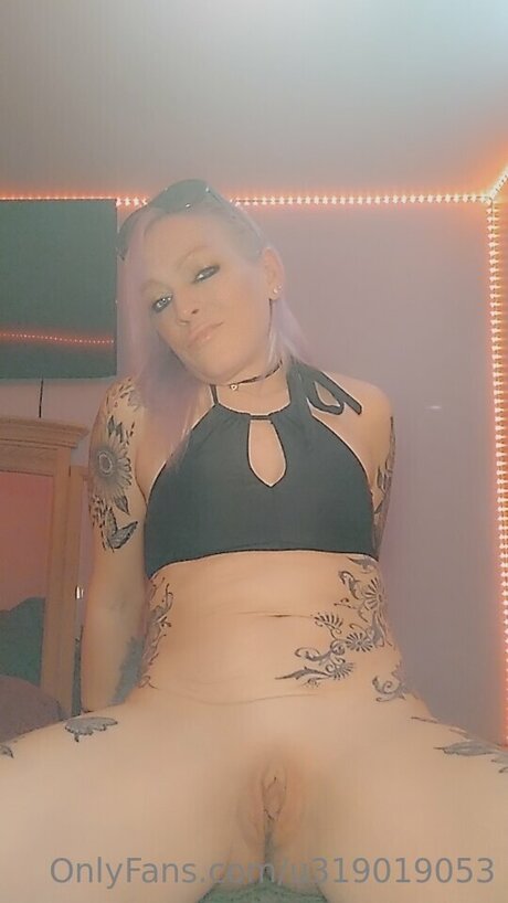 Naakte gelekte OnlyFans-foto van U319019053