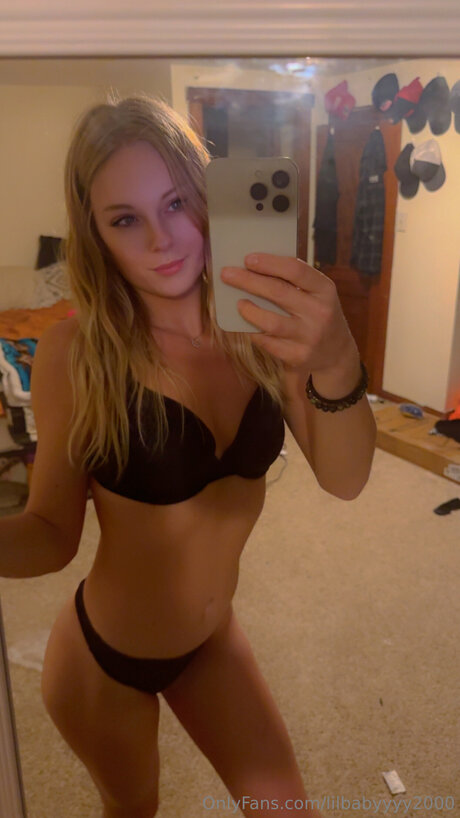 Naakte gelekte OnlyFans-foto van Lilbabyyyy2000