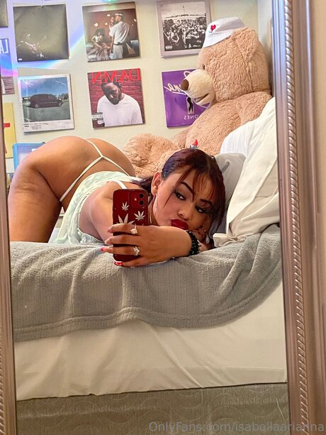 Naakte gelekte OnlyFans-foto van Isabellaarianna