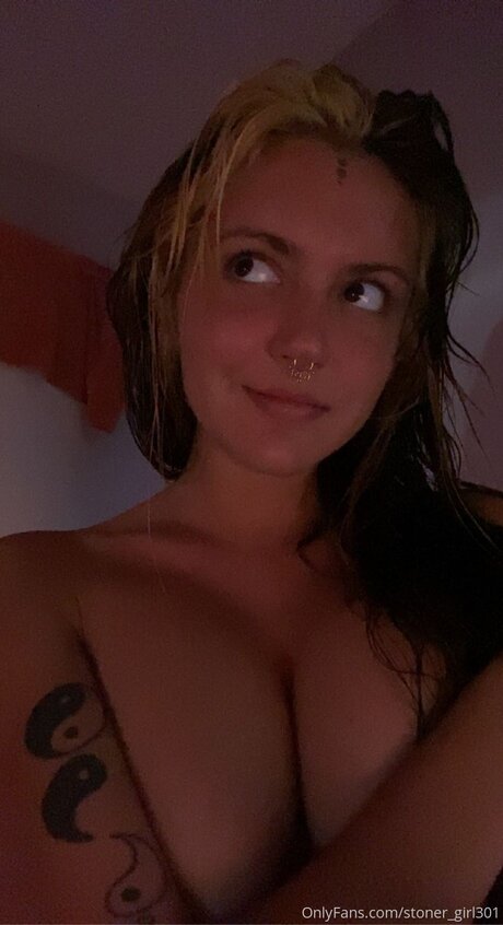 Stoner Girl301