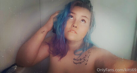 Naakte gelekte OnlyFans-foto van Kitti69