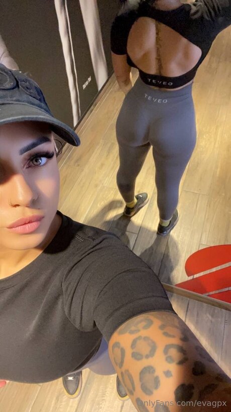 Naakte gelekte OnlyFans-foto van Evagpx
