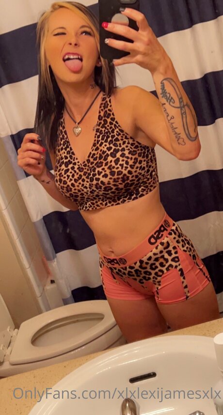 Naakte gelekte OnlyFans-foto van Xlxlexijamesxlx