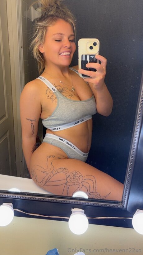 Naakte gelekte OnlyFans-foto van Bjbarbie 19977
