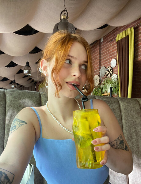 Naakte gelekte OnlyFans-foto van Pineappleri