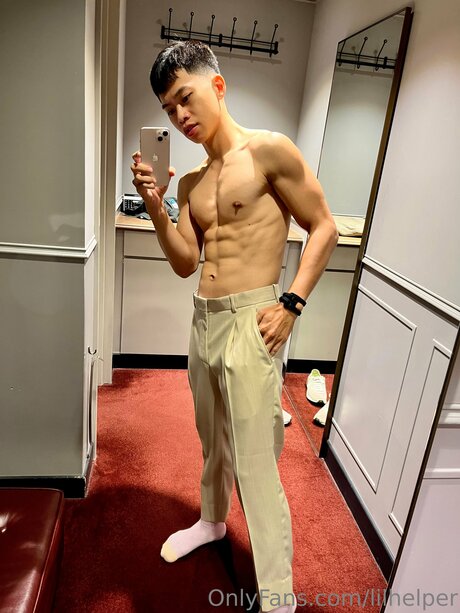 Naakte gelekte OnlyFans-foto van Lilhelper