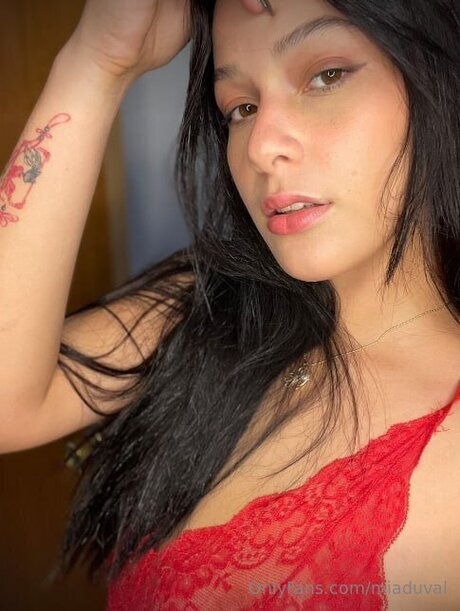 Naakte gelekte OnlyFans-foto van Miaduval