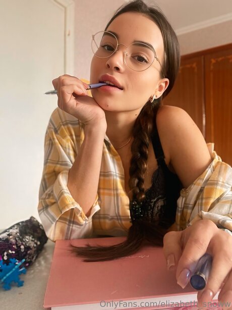 Naakte gelekte OnlyFans-foto van Elizabeth Dreamm