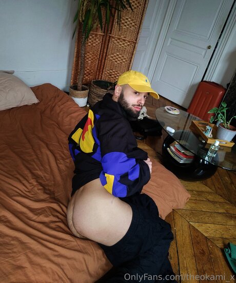 Naakte gelekte OnlyFans-foto van Theokami X
