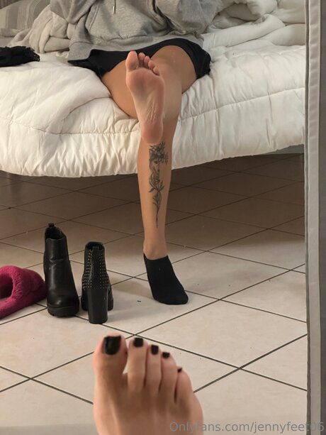 Naakte gelekte OnlyFans-foto van Jennyfeet06