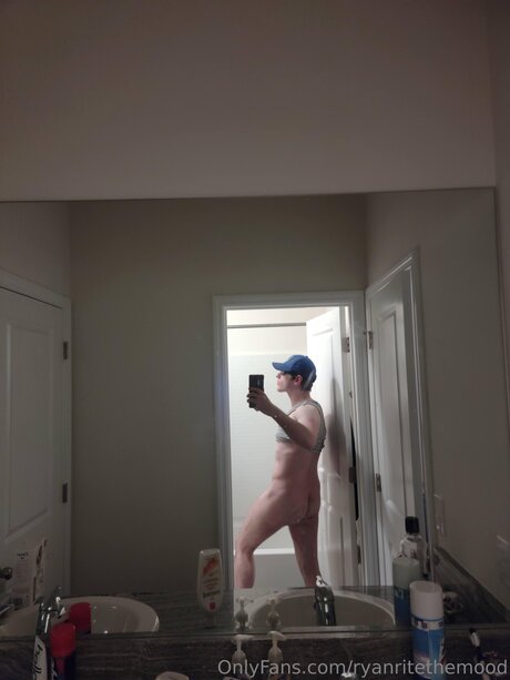 Naakte gelekte OnlyFans-foto van Ryanritethemood