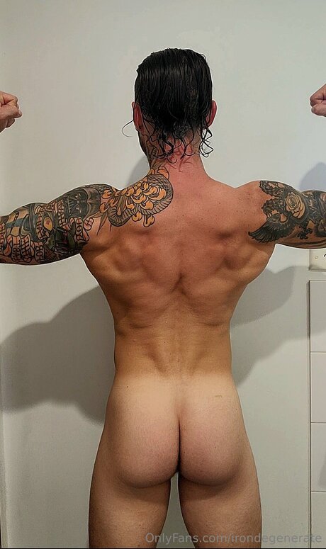 Naakte gelekte OnlyFans-foto van Irondegenerate