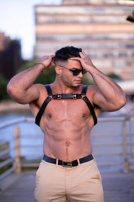 Naakte gelekte OnlyFans-foto van Axelrockham