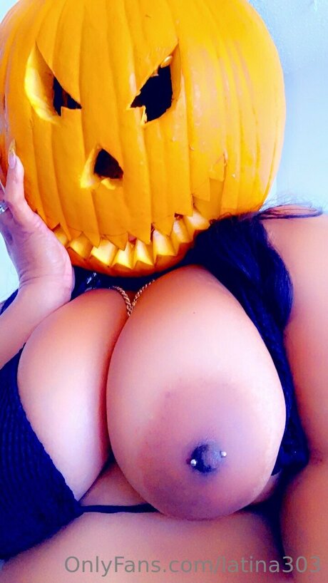 Naakte gelekte OnlyFans-foto van Latina303
