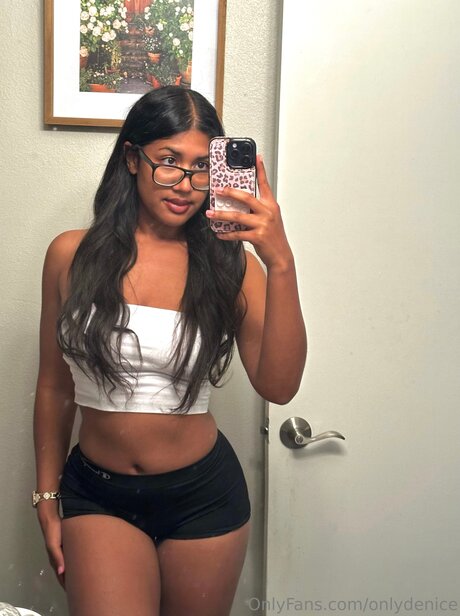 Naakte gelekte OnlyFans-foto van Onlydenice