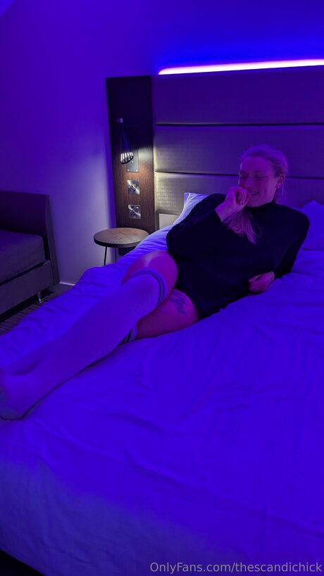 Naakte gelekte OnlyFans-foto van Thescandichick