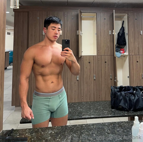 Naakte gelekte OnlyFans-foto van Thisisbnk