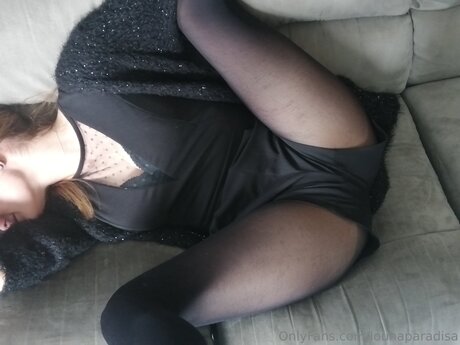 Naakte gelekte OnlyFans-foto van Lounaparadisa