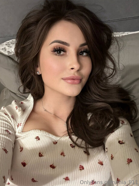 Naakte gelekte OnlyFans-foto van Mia 911