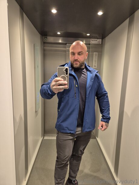 Naakte gelekte OnlyFans-foto van Heavyduty1