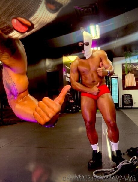 Naakte gelekte OnlyFans-foto van Onlymen Ivp