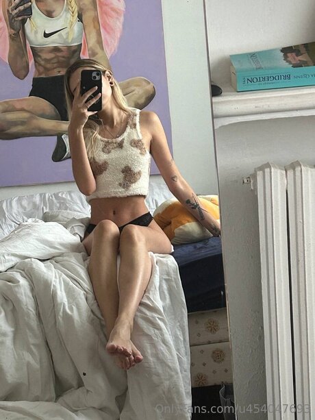 Naakte gelekte OnlyFans-foto van Pauuuline