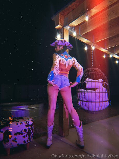 Naakte gelekte OnlyFans-foto van Nikkiknightlyfree