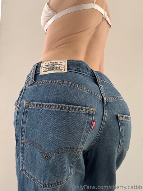 Naakte gelekte OnlyFans-foto van Cherry Catbb