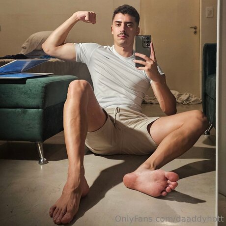 Naakte gelekte OnlyFans-foto van Daaddyhott