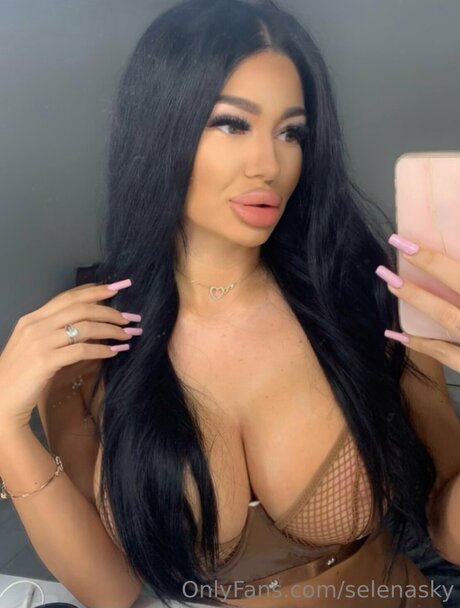 Naakte gelekte OnlyFans-foto van Selenasky